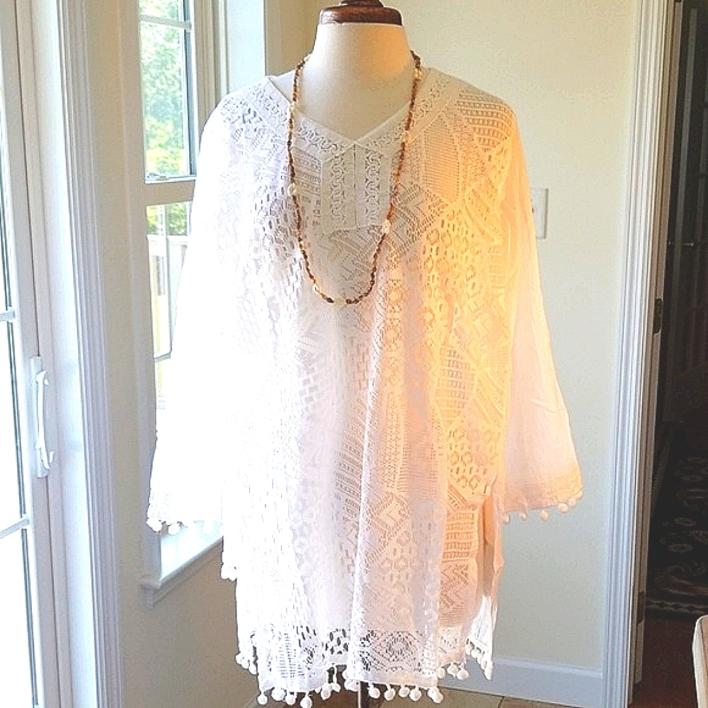 Saveon Ananda's Collection 💥White Lace Bell Sleeve Cover❤️💙💜